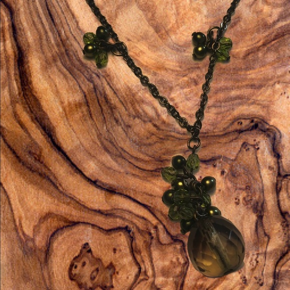 ~emerald green gem cottagecore necklace~ - Picture 2 of 2